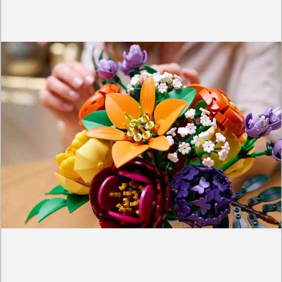 Sealed LEGO Botanicals Flower Arrangement style 10345 - Picture 6 of 7